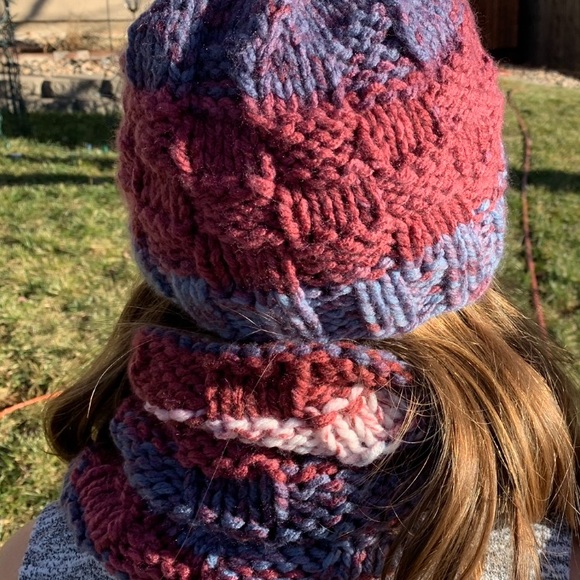 Handmade knitted stocking hat and scarf - Picture 5 of 6